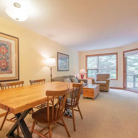 The Aspens By Outpost Whistler Villa Exterior photo