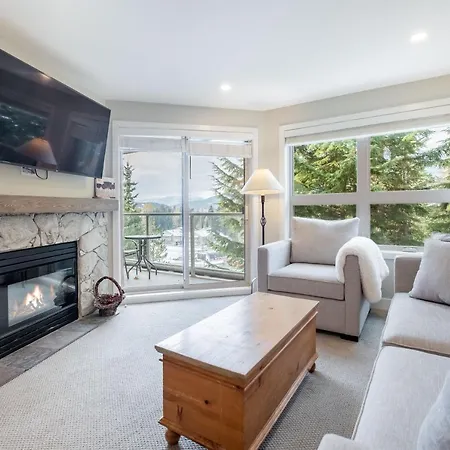 The Aspens By Outpost Whistler Villa Exterior photo