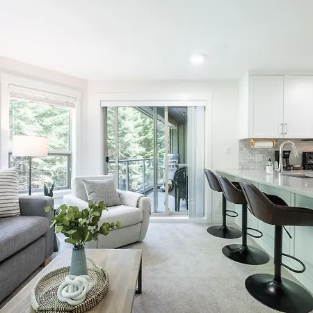 The Aspens By Outpost Whistler Villa Exterior photo