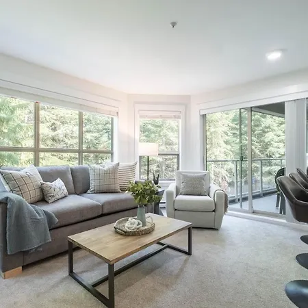The Aspens By Outpost Whistler Villa Exterior photo