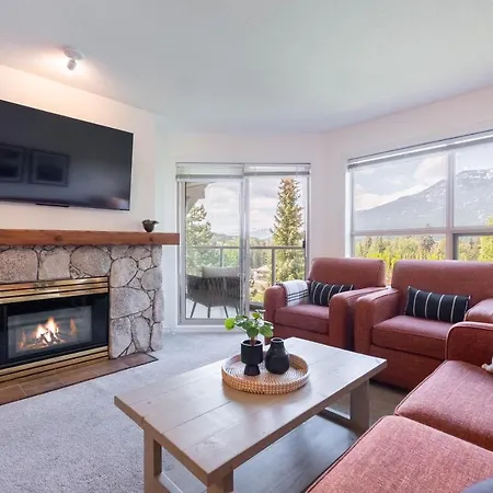 The Aspens By Outpost Whistler Villa Exterior photo