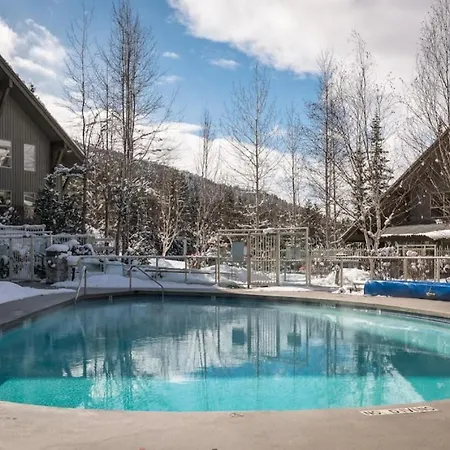 The Aspens By Outpost Whistler Villa Exterior photo