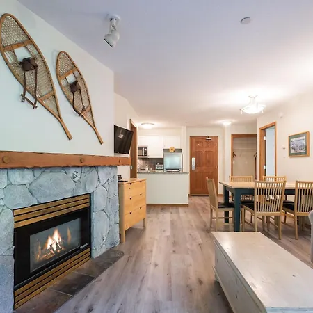 The Aspens By Outpost Whistler Villa Exterior photo