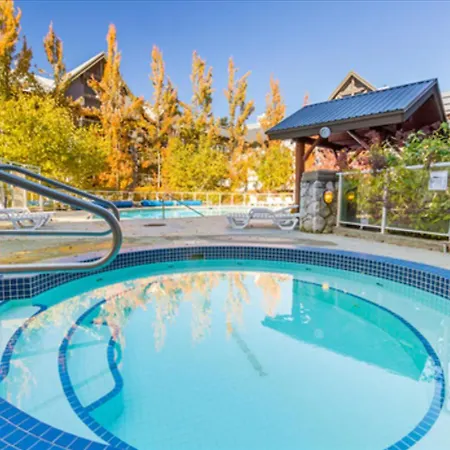 The Aspens By Outpost Whistler Villa Exterior photo
