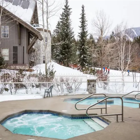 The Aspens By Outpost Whistler Villa Exterior photo