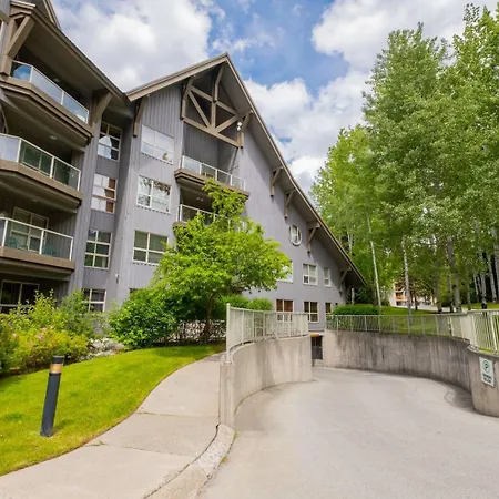 The Aspens By Outpost Whistler Villa Exterior photo